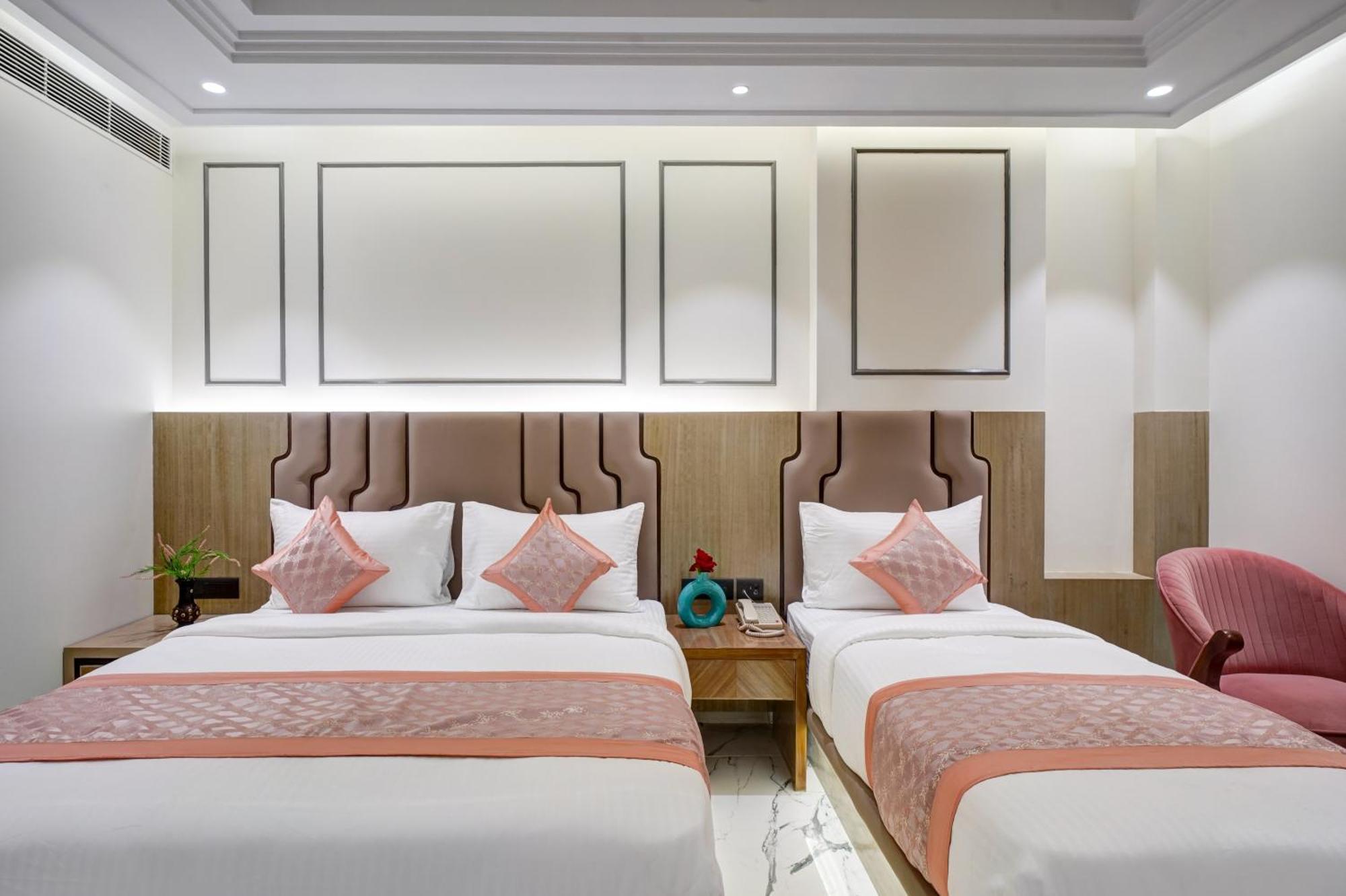 Newly Built Gold The Royal With Rooftop Restaurant - 2Mins Walk From New Delhi Rail Station & 5Mins From Connaught Place Exterior foto